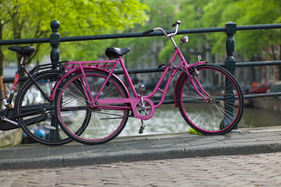 Amsterdam_le-biciclette-sono-un-simbolo-della-citta