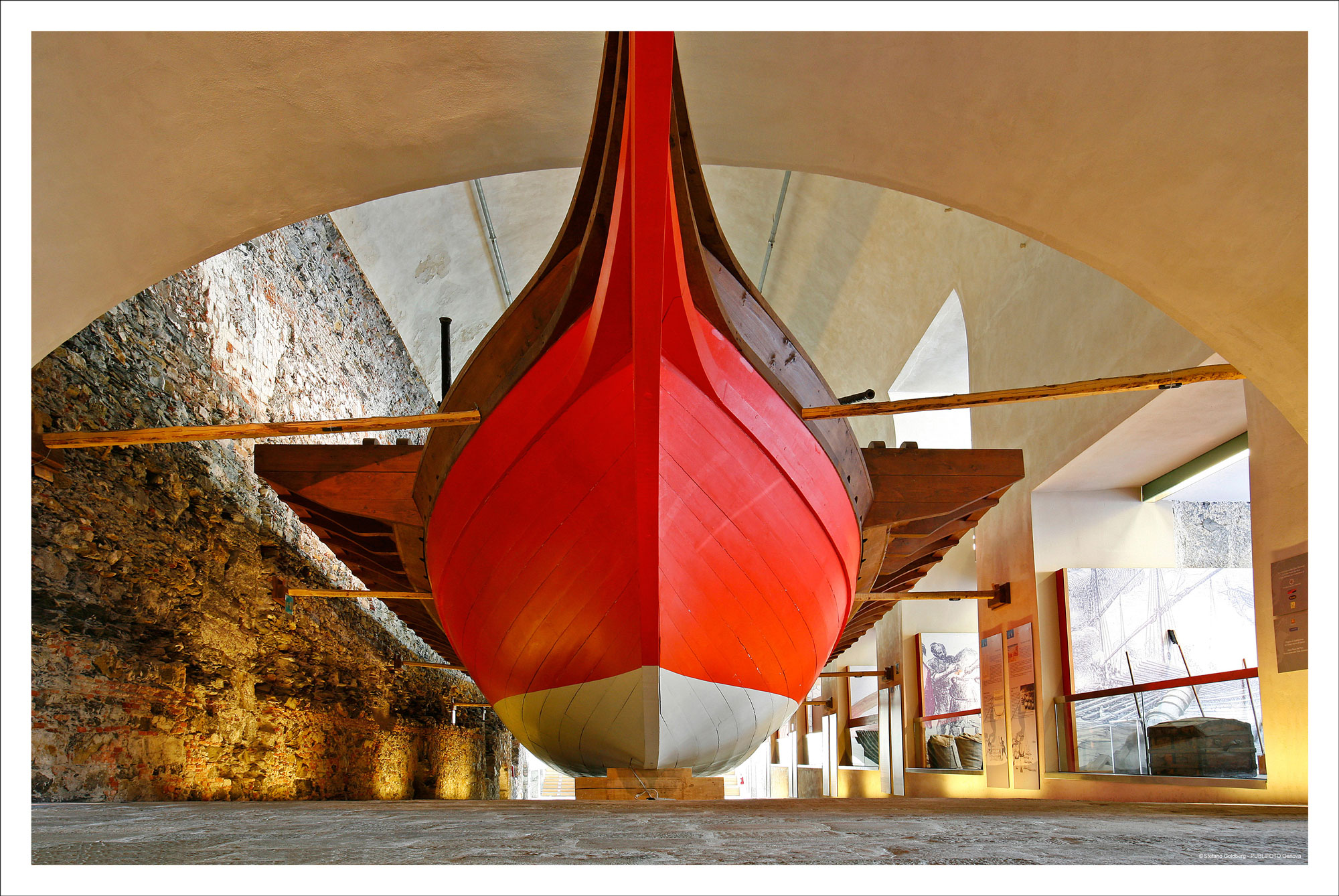 Genova_una-delle-imbarcazioni-esposte-al-museo-del-mare