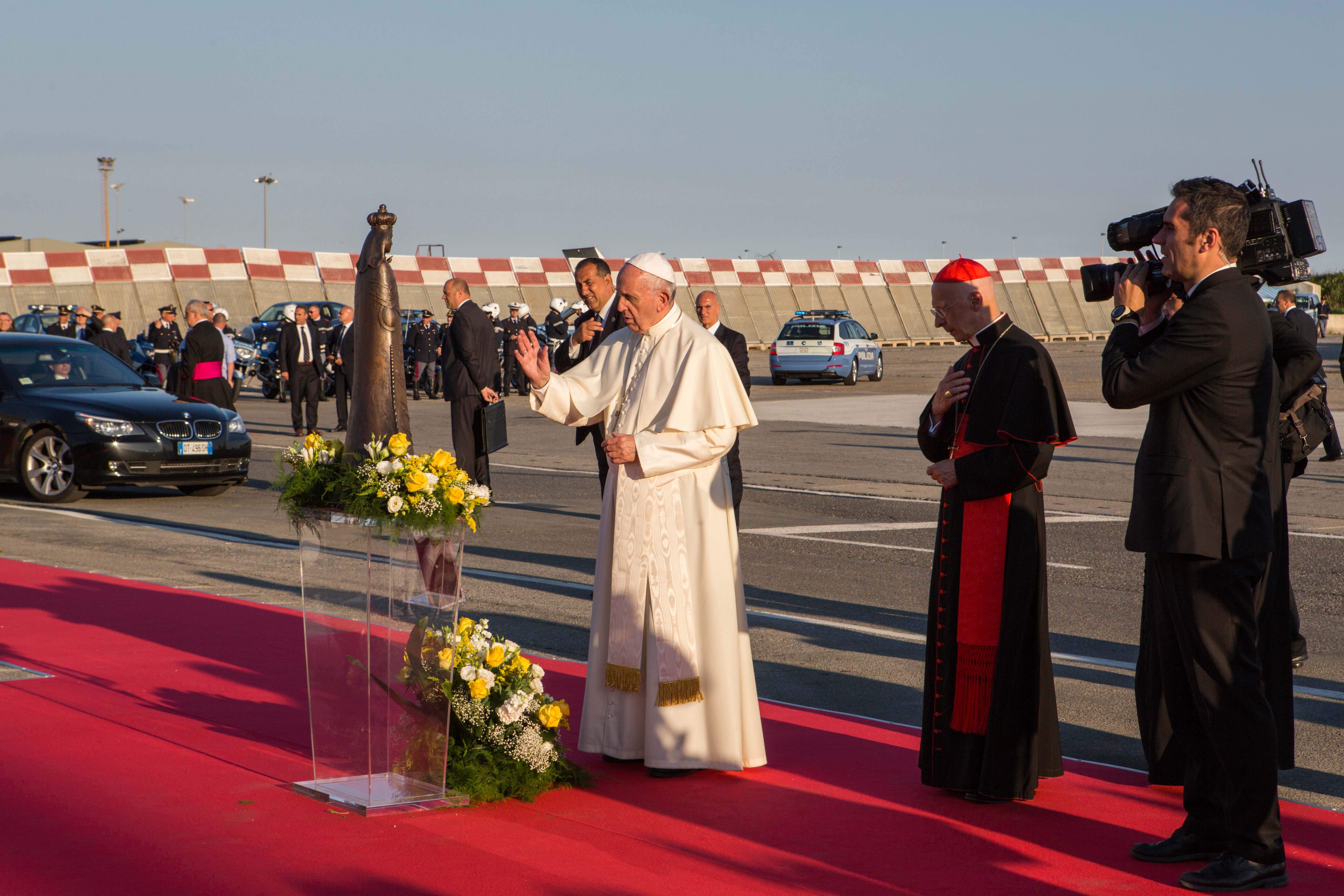 Papa Francesco in Aeroporto 27-5-2017 (14)